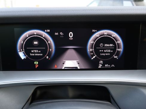 Certified 2025 Volkswagen Tiguan SE image 18