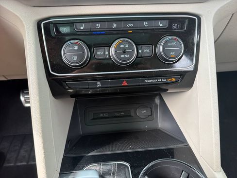 Certified 2023 Volkswagen Atlas SEL Premium AWD/4WD image 19