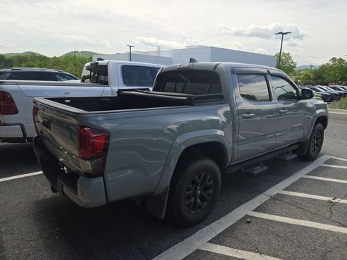 Used 2020 Toyota Tacoma SR5 RWD image 2