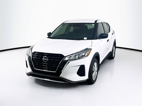 Used 2024 Nissan Kicks S FWD image 3
