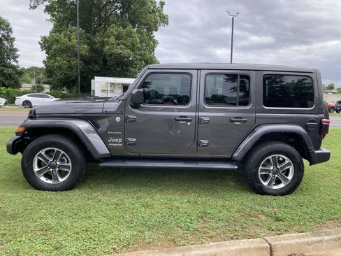 Used 2022 Jeep Wrangler Unlimited Sahara w/ Cold Weather Group AWD/4WD image 8