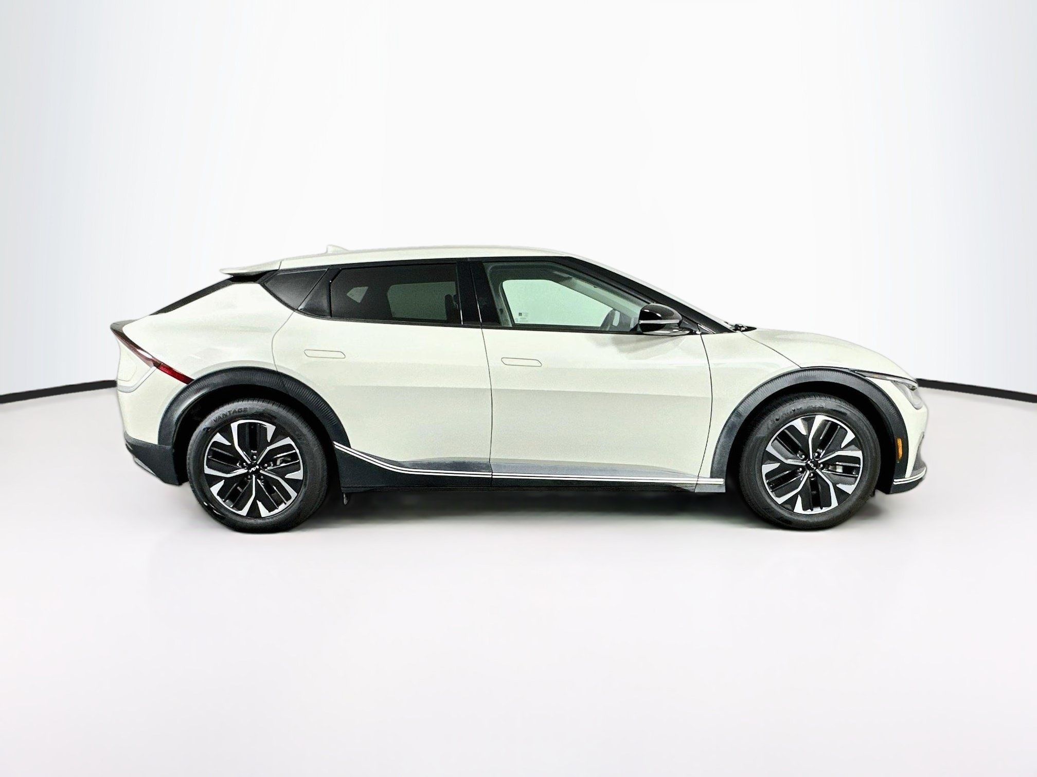 Used 2024 Kia EV6 Light RWD image 10