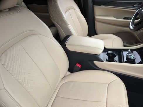 Certified 2025 Jeep Grand Cherokee L Limited w/ Luxury Tech Group II AWD/4WD image 23
