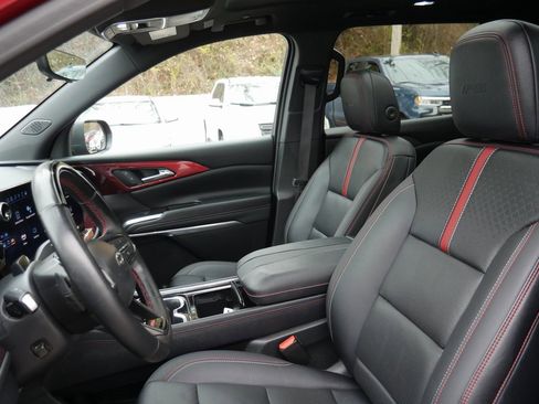 Used 2024 Chevrolet Traverse RS w/ LPO, Floor Liner Package image 9