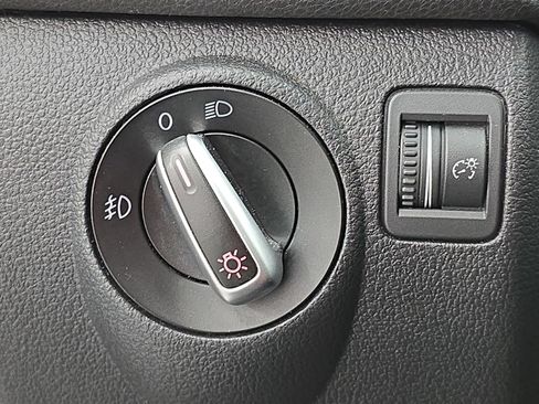 Used 2013 Volkswagen Tiguan SE AWD/4WD image 25