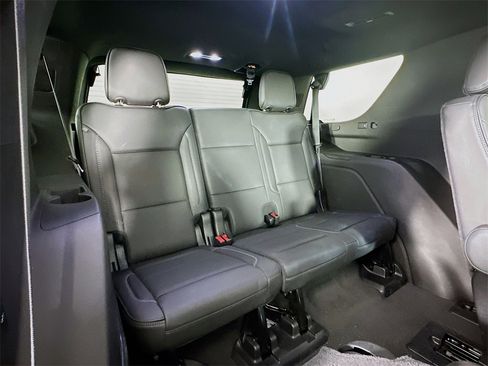 Used 2021 GMC Yukon Denali w/ Denali Premium Package image 28