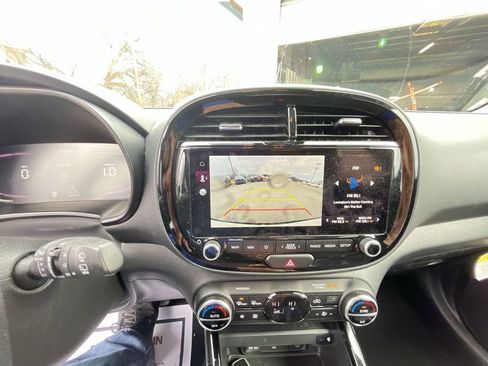 Used 2023 Kia Soul S image 17