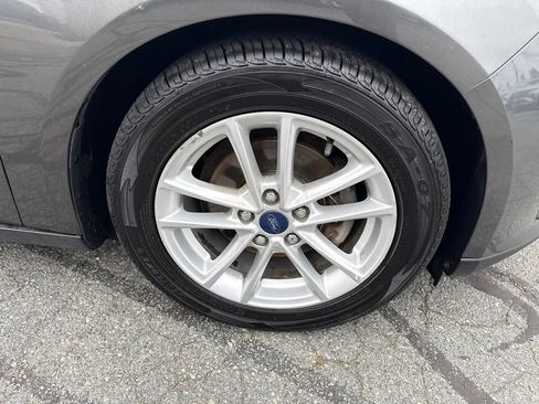 Used 2015 Ford Focus SE FWD image 10