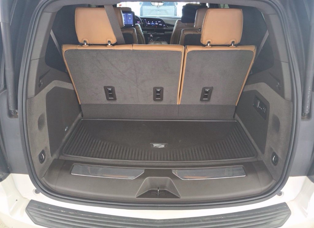 Used 2021 Cadillac Escalade Sport RWD image 15