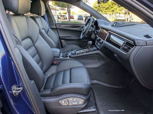 Certified 2026 Porsche Macan AWD/4WD image 25
