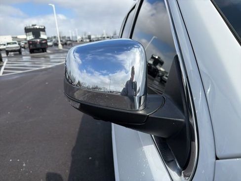 Used 2014 Jeep Grand Cherokee Overland w/ Advanced Technology Group image 4