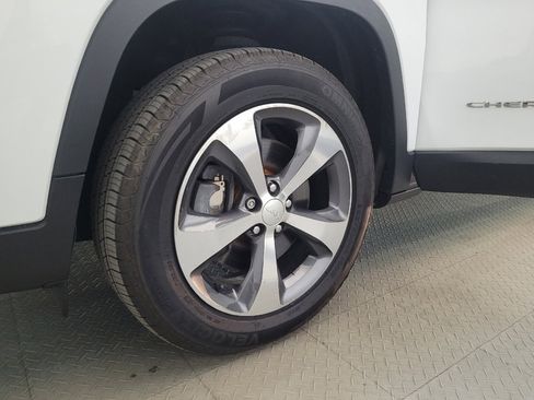 Used 2019 Jeep Cherokee Limited AWD/4WD image 31