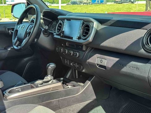 Used 2021 Toyota Tacoma TRD Sport AWD/4WD image 21