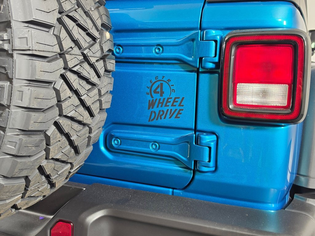 Used 2024 Jeep Wrangler Unlimited AWD/4WD image 35