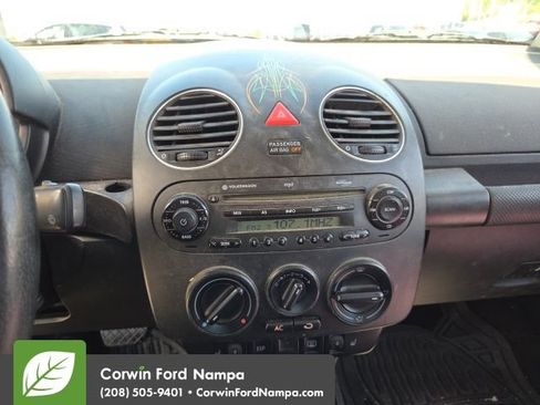 Used 2008 Volkswagen Beetle S FWD image 18