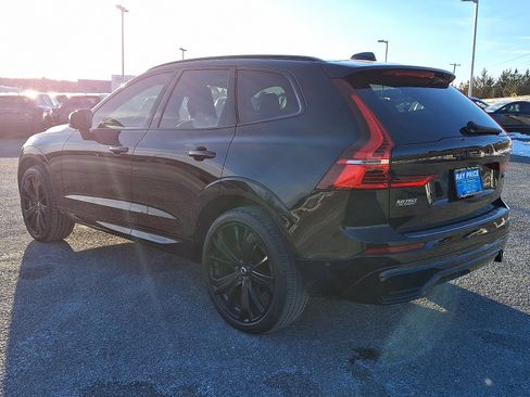 Certified 2023 Volvo XC60 B5 Ultimate w/ Climate Package image 4