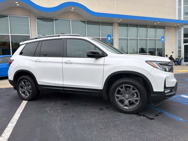 Certified 2025 Honda Passport TrailSport image 4