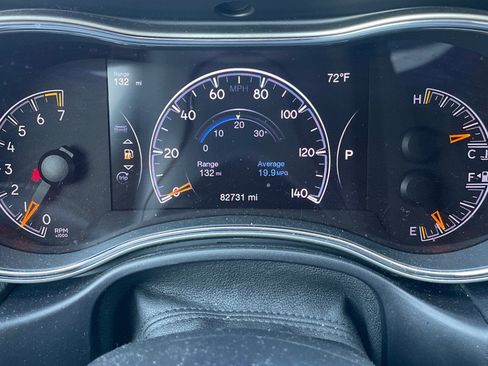 Used 2017 Jeep Grand Cherokee Laredo w/ Quick Order Package 23E AWD/4WD image 12