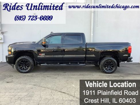 Used 2017 Chevrolet Silverado 2500 LT w/ Midnight Edition AWD/4WD image 3