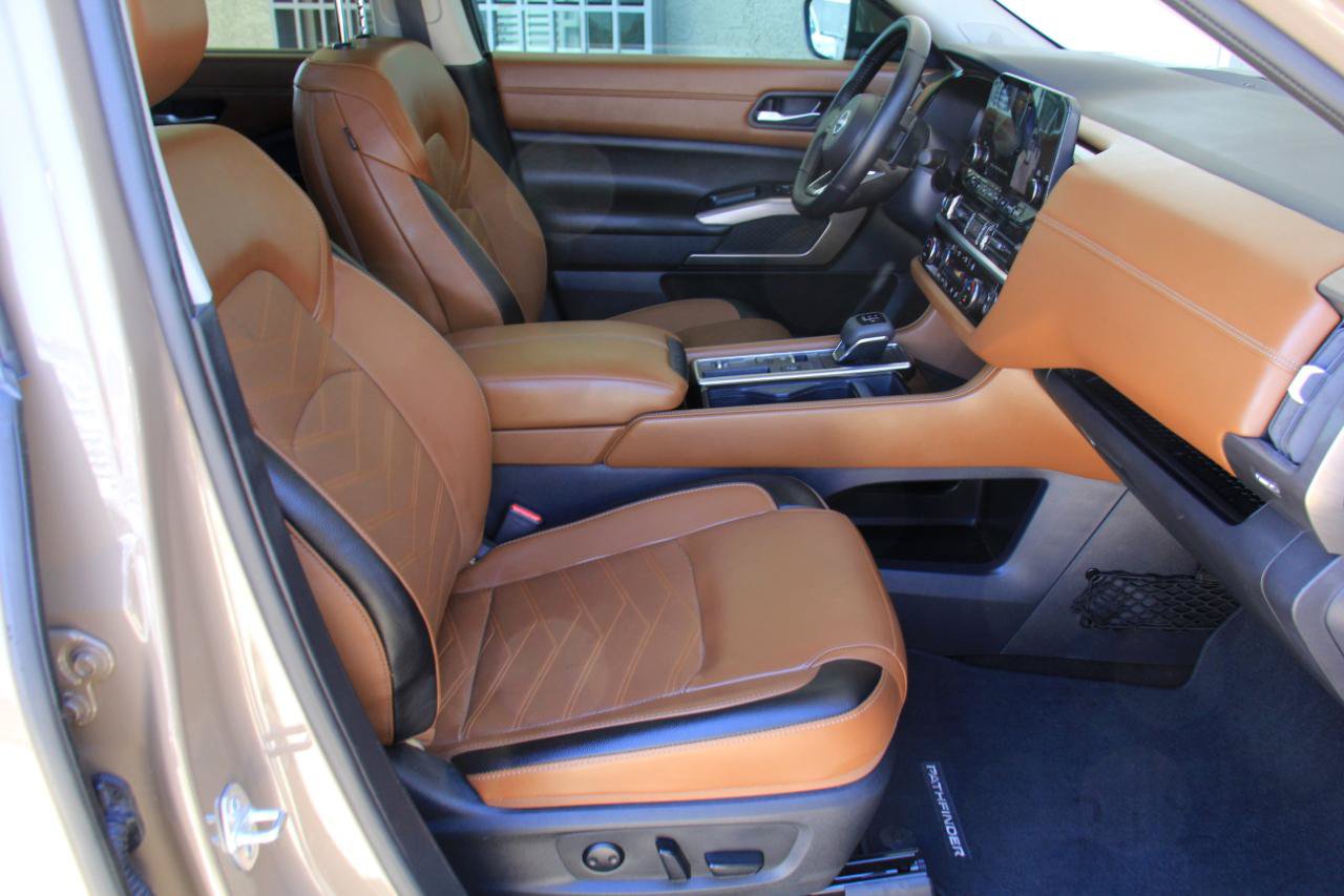 Used 2024 Nissan Pathfinder Platinum FWD image 30
