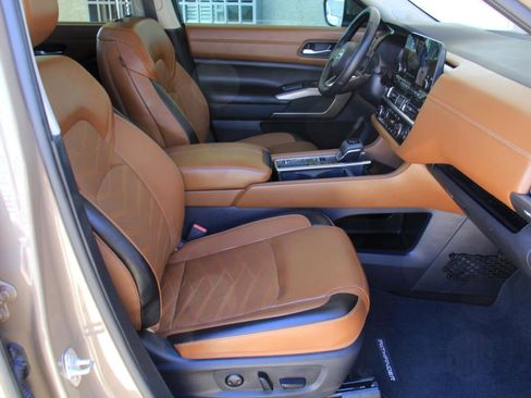 Used 2024 Nissan Pathfinder Platinum FWD image 30