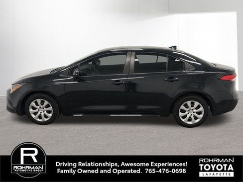 Used 2020 Toyota Corolla LE image 3