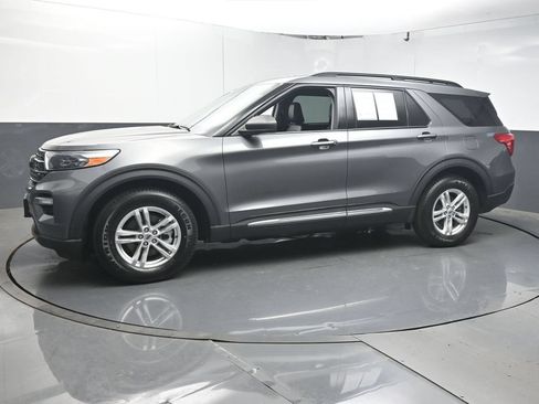 Used 2023 Ford Explorer XLT w/ Equipment Group 202A RWD image 4