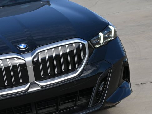 Used 2026 BMW 530i w/ M Sport Package RWD image 6