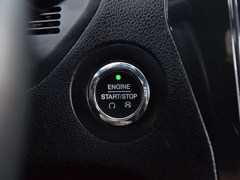 Used 2018 Ford Explorer XLT FWD image 16