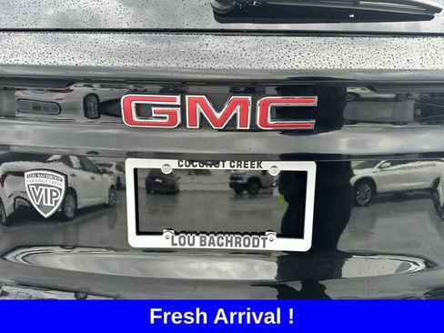 Used 2024 GMC Acadia Elevation image 13