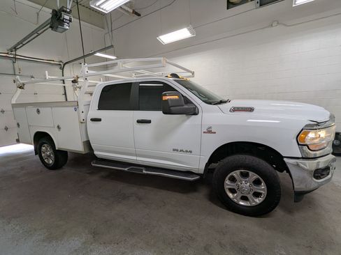 Used 2024 RAM 3500 Big Horn w/ Level 2 Equipment Group AWD/4WD image 3