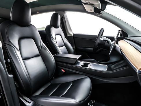 Used 2021 Tesla Model Y Long Range image 6