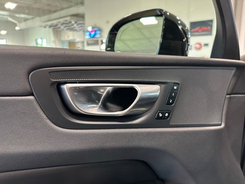 Used 2023 Volvo XC60 B5 Core FWD image 11