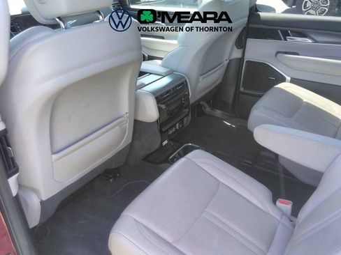 Used 2024 Jeep Wagoneer Series III AWD/4WD image 8