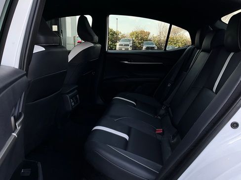 Used 2025 Toyota Camry SE w/ Convenience Package image 12