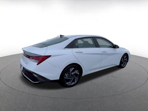 Used 2025 Hyundai Elantra Limited image 15