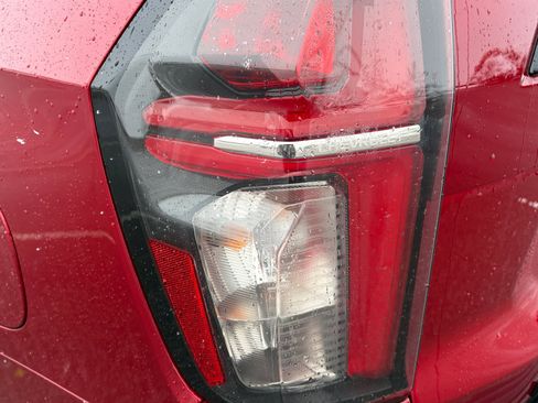 Used 2023 Chevrolet Suburban RST AWD/4WD image 14