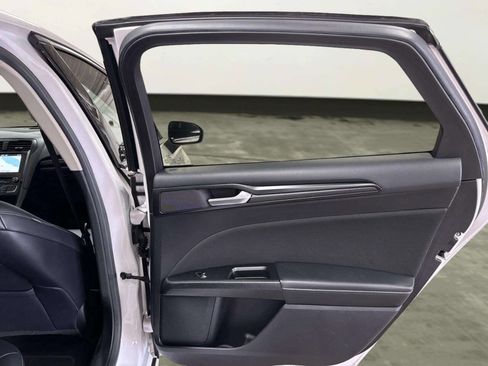 Used 2018 Ford Fusion SE w/ Equipment Group 601A image 18