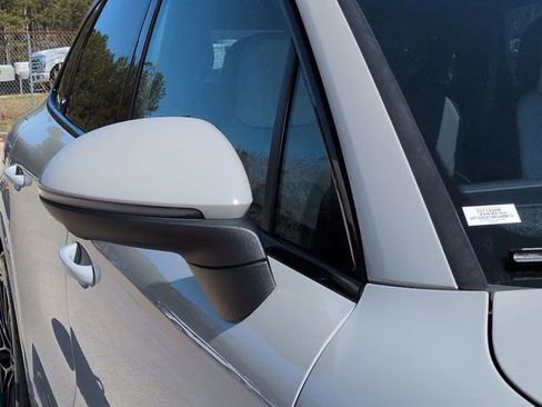 Used 2024 Porsche Cayenne image 11