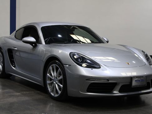 Used 2018 Porsche 718 Cayman RWD image 5