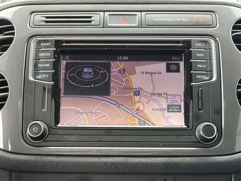 Used 2016 Volkswagen Tiguan SE image 28