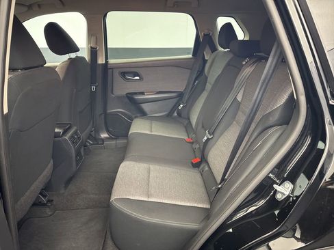 Used 2023 Nissan Rogue SV image 14