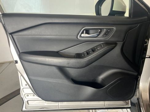 Used 2025 Nissan Rogue Platinum AWD/4WD image 27