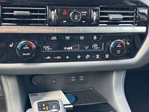New 2026 Nissan Pathfinder SL AWD/4WD image 12