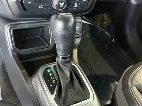 Used 2018 Jeep Renegade Limited image 25
