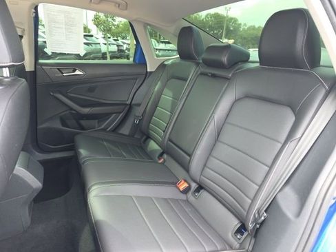 Used 2023 Volkswagen Jetta SE image 8