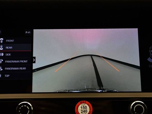 Used 2025 Porsche Macan image 32