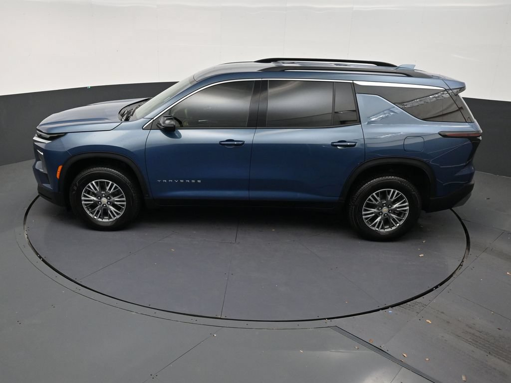 Used 2026 Chevrolet Traverse LT FWD image 13