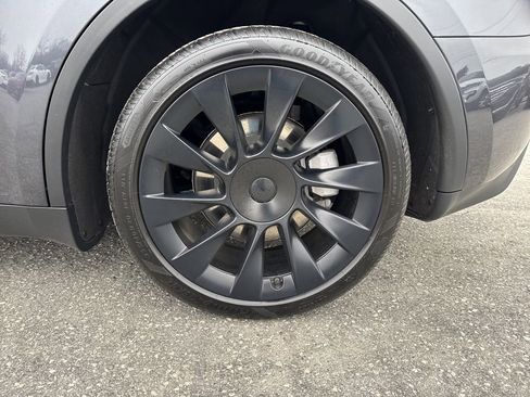 Used 2024 Tesla Model Y Long Range image 35