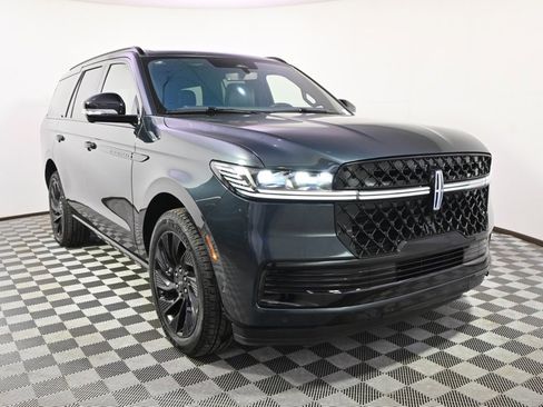 New 2025 Lincoln Navigator Reserve w/ Jet Appearance Package image 9